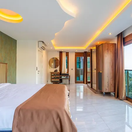 Luxury Villa *
