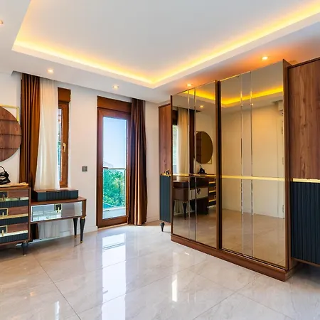 Luxury Villa *